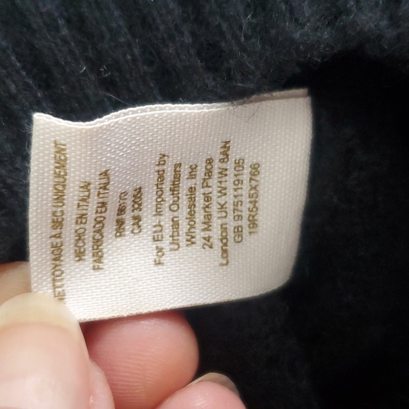 Free People Croped cashmere sweater size xs in gently used condition - Picture 4 of 5